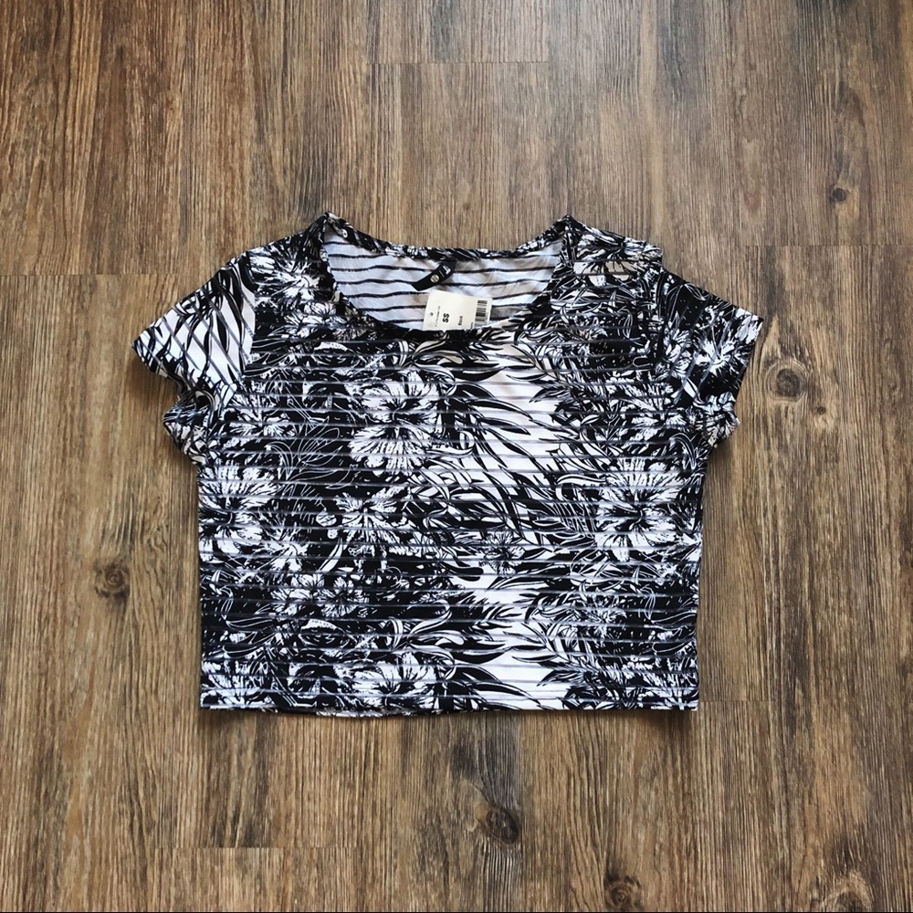 b&w floral print crop top
